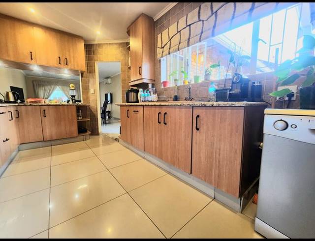 2 BEDROOM SIMPLEX FOR SALE IN BRACKENDOWNS